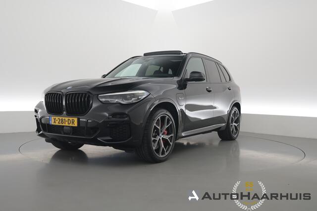 BMW X5 xDrive45e Executive | Rijklaar! | S/K-Dak | E-Trekhaak | Luchtvering | HUD | 360*+PDC | Harman/Kardon | Leder+Memory | A-Cruise | Nav+App.Connect | Sfeerverl. | E-Klep | LED | 21'' V