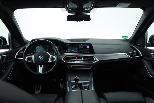 BMW X5 xDrive45e Executive | Rijklaar! | S/K-Dak | E-Trekhaak | Luchtvering | HUD | 360*+PDC | Harman/Kardon | Leder+Memory | A-Cruise | Nav+App.Connect | Sfeerverl. | E-Klep | LED | 21'' V