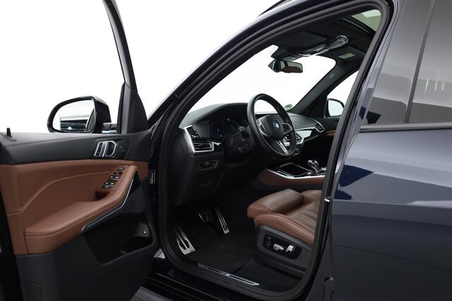 BMW X5 xDrive45e M Sport | Rijklaar! | Skylounge | HUD | Luchtvering | Laser | 360cam | 22'' | Elek. Trekhaak | Leder | Stoelventilatie
