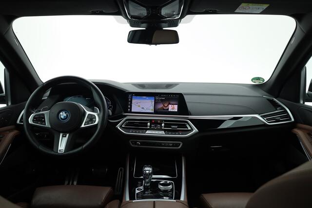 BMW X5 xDrive45e M Sport | Rijklaar! | Skylounge | HUD | Luchtvering | Laser | 360cam | 22'' | Elek. Trekhaak | Leder | Stoelventilatie