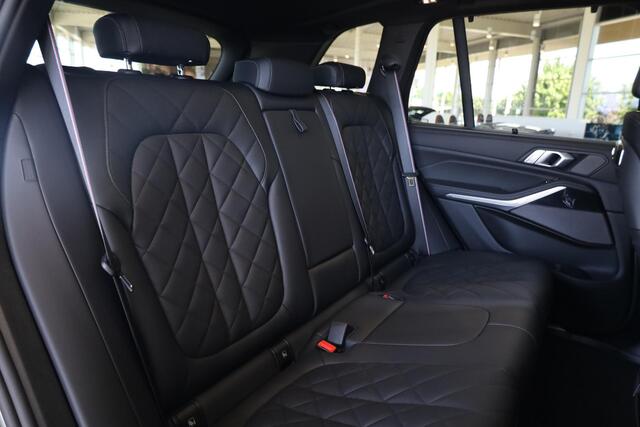 BMW X5 xDrive50e M-Sport Pro | Driving Assistant Professional | Intergral Active Steering | Elekr. Trekhaak | Panoramadak | Harman/Kardon | Stoelventilatie