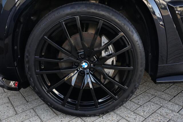 BMW X5 xDrive50e M Sport | 495PK | PANO | BMW X5 xDrive50e M Sport 495 PK Plug-in Hybrid met 3.0 zescilinder benzinemotor en 8-traps automatische transmissie, voorzien van een elektrisch panoramadak, luxe lederen bekleding, Head-Up D
