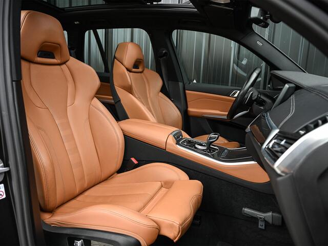 BMW X5 xDrive45e High Executive Panoramadak | M-Performance Seats | NL-Auto | Dealeronderhouden | Carbon Inleg | Active Cruise | Camera | Luchtvering | Memory Seats | Ambiance Interieur | Trekhaak |