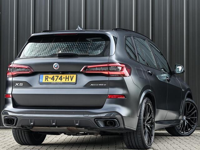BMW X5 xDrive45e High Executive Panoramadak | M-Performance Seats | NL-Auto | Dealeronderhouden | Carbon Inleg | Active Cruise | Camera | Luchtvering | Memory Seats | Ambiance Interieur | Trekhaak |