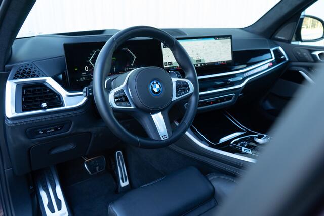 BMW X5 xDrive50e Facelift M-Sport Pro Achteras besturing Skylounge Head Up Massage M Stoel Keyless Trekhaak Luchtvering