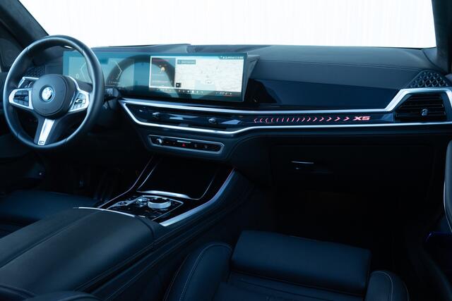 BMW X5 xDrive50e Facelift M-Sport Pro Achteras besturing Skylounge Head Up Massage M Stoel Keyless Trekhaak Luchtvering
