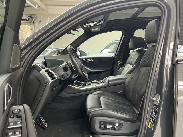 BMW X5 xDrive50e | Individual | 22'' inch | M Sport Pro | Panodak | Comfort Stoelen | Nappa Leder | Dravitgrau | 360 Camera | Soft Close | Trekhaak | Iconic Glow Nieren | Stoel ventilatie | Carbon interieur