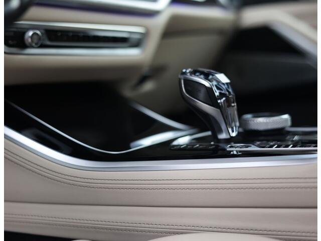 BMW X5 M50i | B&W - Bodykit - HUD