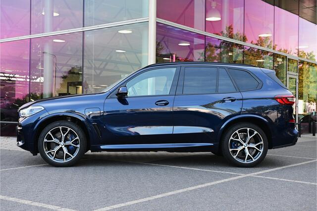 BMW X5 xDrive45e M Sport Automaat / Panoramadak / Comfortstoelen / Massagestoelen / Laserlight / Harman Kardon / Head-Up / Parking Assistant Plus