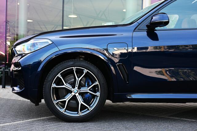 BMW X5 xDrive45e M Sport Automaat / Panoramadak / Comfortstoelen / Massagestoelen / Laserlight / Harman Kardon / Head-Up / Parking Assistant Plus