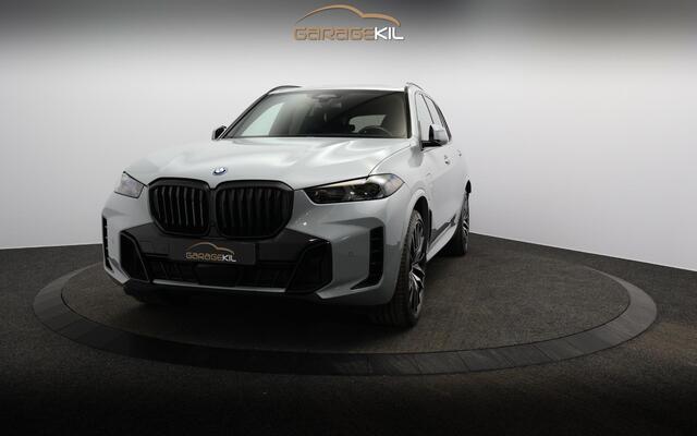 BMW X5 xDrive50e Launch Edition Dealeronderh. / Panoramadak / M-Sport kuipstoelen / Stoelventilatie / Harman Kardon / Trekhaak / Driving Prof / Parking Prof / Crafted Clarity