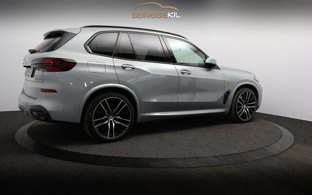 BMW X5 xDrive50e Launch Edition Dealeronderh. / Panoramadak / M-Sport kuipstoelen / Stoelventilatie / Harman Kardon / Trekhaak / Driving Prof / Parking Prof / Crafted Clarity