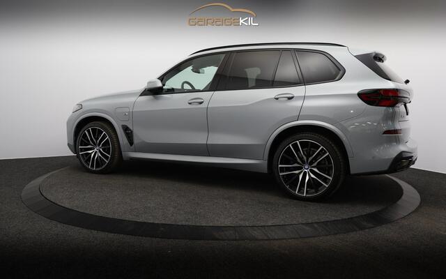 BMW X5 xDrive50e Launch Edition Dealeronderh. / Panoramadak / M-Sport kuipstoelen / Stoelventilatie / Harman Kardon / Trekhaak / Driving Prof / Parking Prof / Crafted Clarity