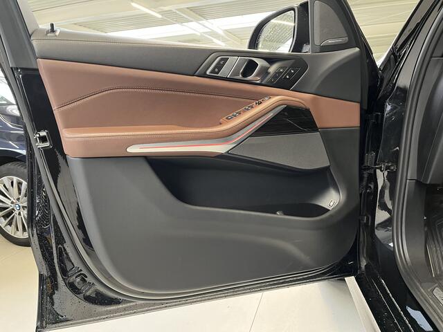 BMW X5 xDrive50e | Driv. + Park Ass. Professional | 22"inch | Panorama | Massage Stoelen | Individual Leder | Swarowski | Harmen Kardon | Comfort Stoelen | Trekhaak