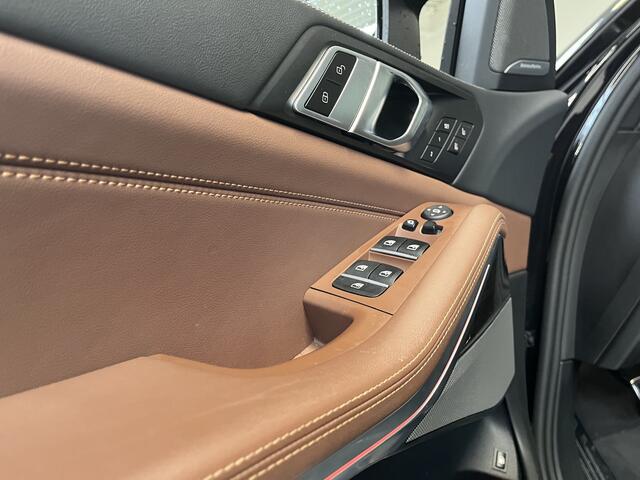 BMW X5 xDrive50e | Driv. + Park Ass. Professional | 22"inch | Panorama | Massage Stoelen | Individual Leder | Swarowski | Harmen Kardon | Comfort Stoelen | Trekhaak