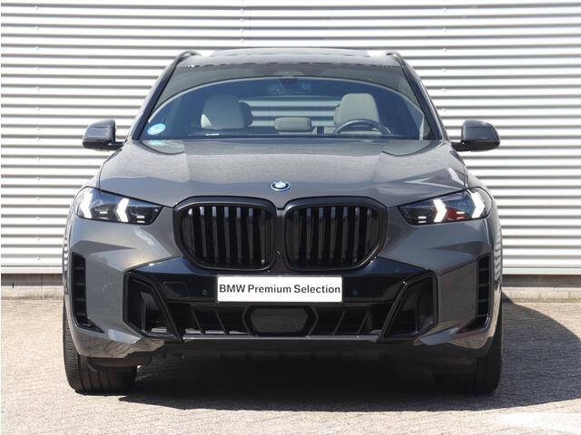 BMW X5 xDrive50e | M Sportpakket Pro | Panodak | Trekhaak | Driving Assistant Prof. | Soft Close | Bowers & Wilkins | Massage | SOH 100% | 22'' LMV