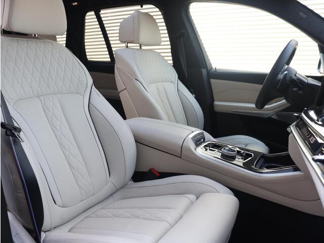 BMW X5 xDrive50e | M Sportpakket Pro | Panodak | Trekhaak | Driving Assistant Prof. | Soft Close | Bowers & Wilkins | Massage | SOH 100% | 22'' LMV