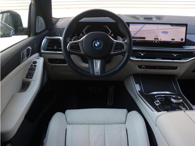 BMW X5 xDrive50e | M Sportpakket Pro | Panodak | Trekhaak | Driving Assistant Prof. | Soft Close | Bowers & Wilkins | Massage | SOH 100% | 22'' LMV