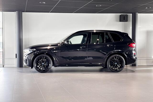 BMW X5 xDrive45e High Executive | M Sport | Glazen Panoramadak | Stoelverwarming | Head-Up Display | Trekhaak |