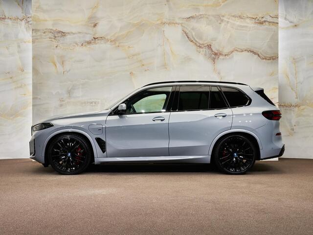 BMW X5 xDrive50e M Sport Pro , M Stoelen, Sky Lounge Pano, 4-wielbest., luchtv., CraftedClarity, B&W, massage, 22", tr.haak, softclose, privacy