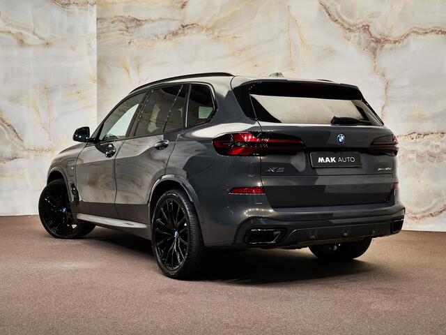 BMW X5 xDrive50e M Sport Pro , M Stoelen, Sky Lounge Pano, 4-wielbest., luchtv., CraftedClarity, B&W, massage, 22", tr.haak, softclose, privacy