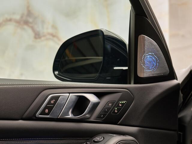 BMW X5 xDrive50e M Sport Pro , M Stoelen, Sky Lounge Pano, 4-wielbest., luchtv., CraftedClarity, B&W, massage, 22", tr.haak, softclose, privacy