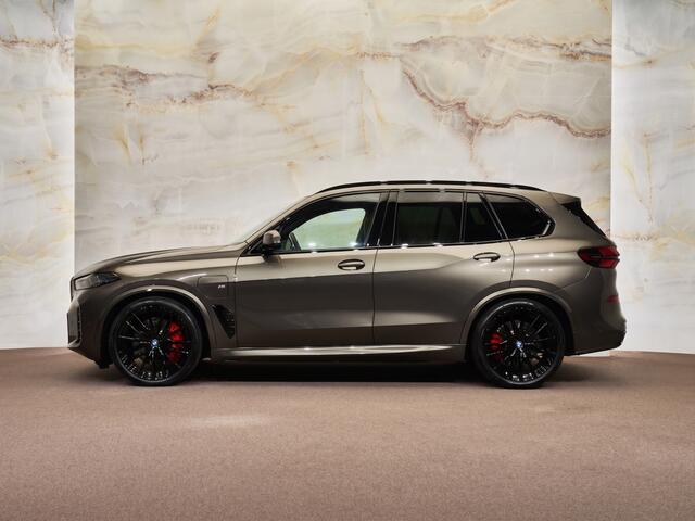 BMW X5 xDrive50e M Sport Pro , M Stoelen, Sky Lounge Pano, 4-wielbest., luchtv., CraftedClarity, B&W, massage, 22", tr.haak, softclose, privacy