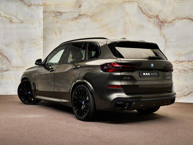 BMW X5 xDrive50e M Sport Pro , M Stoelen, Sky Lounge Pano, 4-wielbest., luchtv., CraftedClarity, B&W, massage, 22", tr.haak, softclose, privacy