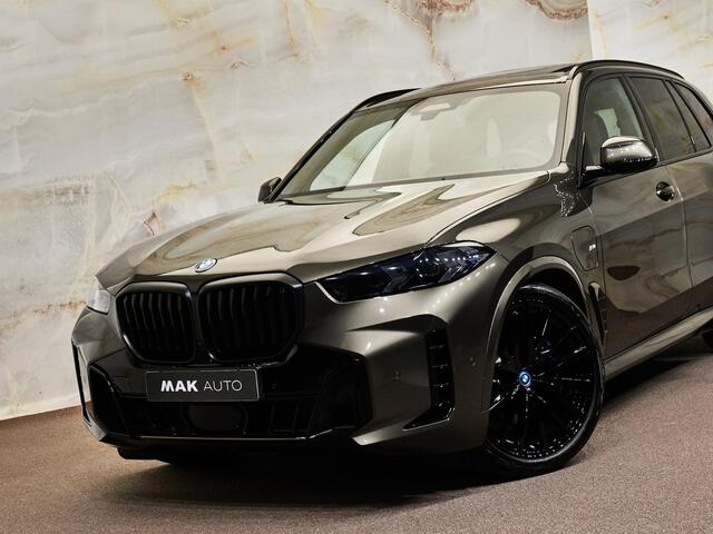 BMW X5 xDrive50e M Sport Pro , M Stoelen, Sky Lounge Pano, 4-wielbest., luchtv., CraftedClarity, B&W, massage, 22", tr.haak, softclose, privacy