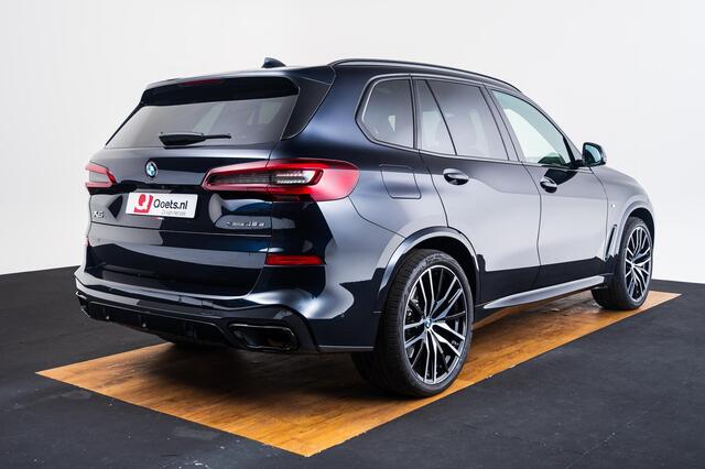 BMW X5 xDrive45e High Executive M Sport - Head-Up Display - Lederen Bekleding - Schuif-/Kanteldak - Active Cruise Control ( ACC ) - BMW Live Cockpit Professional - Comfort Access - 22" - Soft-Close - Adaptieve LED Koplampen - Integral Active Steering - Luchtvering - HiFi System Harman Kardon - Comfortstoelen - WiFi - Stoelverwarming voor & achter - Parking Assistant - Stoelventilatie - BMW Gesture Control - DAB+