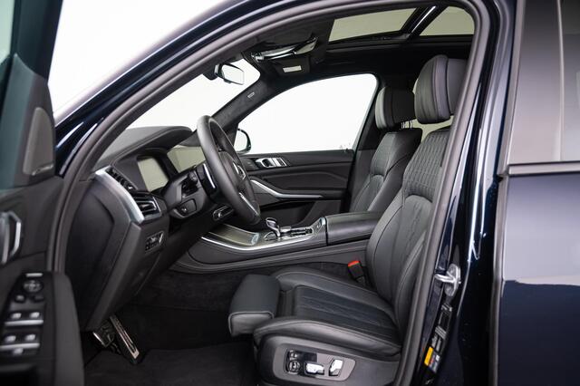 BMW X5 xDrive45e High Executive M Sport - Head-Up Display - Lederen Bekleding - Schuif-/Kanteldak - Active Cruise Control ( ACC ) - BMW Live Cockpit Professional - Comfort Access - 22" - Soft-Close - Adaptieve LED Koplampen - Integral Active Steering - Luchtvering - HiFi System Harman Kardon - Comfortstoelen - WiFi - Stoelverwarming voor & achter - Parking Assistant - Stoelventilatie - BMW Gesture Control - DAB+