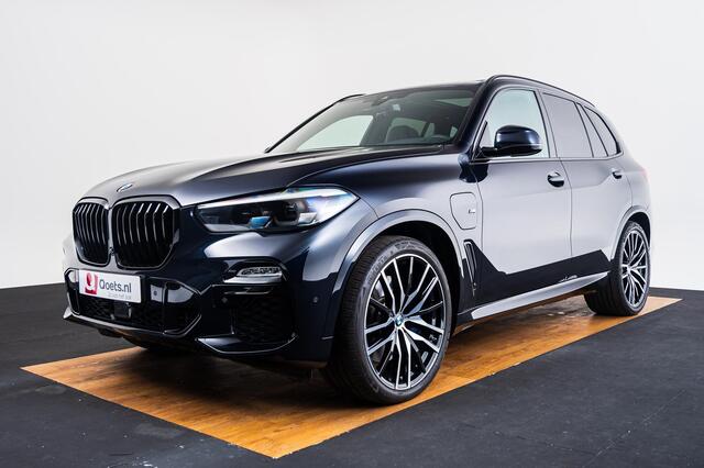 BMW X5 xDrive45e High Executive M Sport - Head-Up Display - Lederen Bekleding - Schuif-/Kanteldak - Active Cruise Control ( ACC ) - BMW Live Cockpit Professional - Comfort Access - 22" - Soft-Close - Adaptieve LED Koplampen - Integral Active Steering - Luchtvering - HiFi System Harman Kardon - Comfortstoelen - WiFi - Stoelverwarming voor & achter - Parking Assistant - Stoelventilatie - BMW Gesture Control - DAB+
