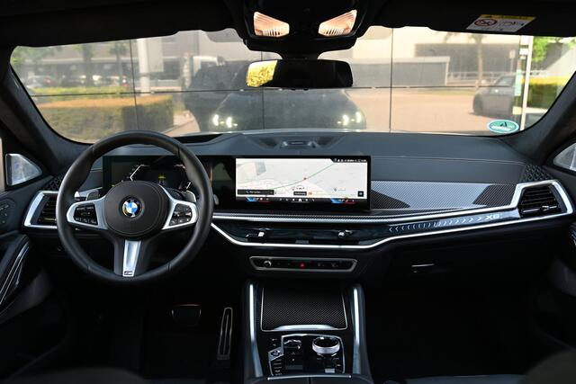 BMW X6 xDrive40i High Executive M Sport Automaat / Panoramadak Sky Lounge / Trekhaak / Bowers & Wilkins / M Multifunctionele Stoelen / Parking Assistant Professional / Soft-Close