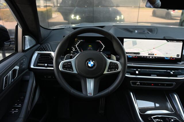 BMW X6 xDrive40i High Executive M Sport Automaat / Panoramadak Sky Lounge / Trekhaak / Bowers & Wilkins / M Multifunctionele Stoelen / Parking Assistant Professional / Soft-Close