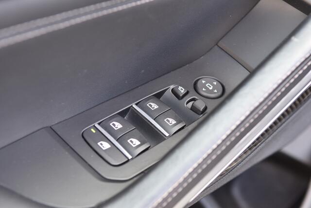 BMW X6 xDrive40i High Executive * M-Sport * Trekhaak * Head-up * Adaptief Cruise control *