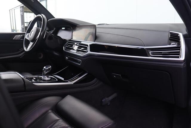 BMW X7 xDrive40i High Executive High Executive M-Sportpakket / Bowers & Wilkins / Copilot Pack / Skylounge Panoramadak / Trekhaak / 22''