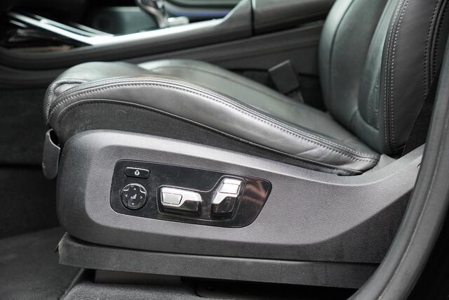 BMW X7 xDrive40i High Executive M Sport / BTW / Bowers / Skylounge / Trekhaak / 7 Persoon / Dealer Auto / Co Pilot / Alcantara / Leer Dash /