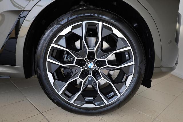 BMW X7 xDrive40i | M Sportpakket | Panoramadak | Comfort Pack | Exclusive Pack | Harman Kardon | Driving & Parking Assistant Professional | Soft-Close | Sky Lounge | Trekhaak