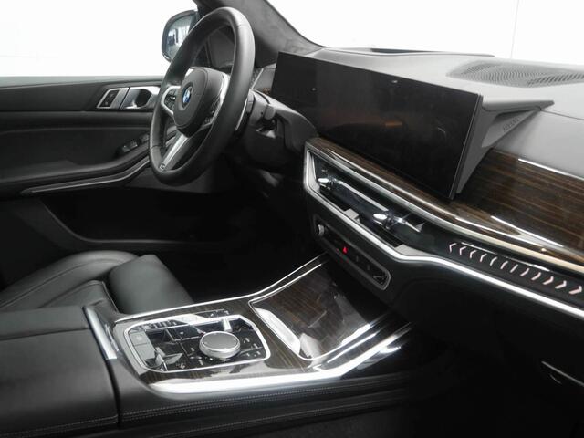 BMW X7 xDrive40i M-Sport | 7-Zits | 21" | Trekhaak | Autobahnassistent | Harman Kardon | Standkachel | Active Steering | Comfortstoelen | Individual Leder Wordt verwacht