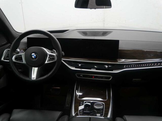 BMW X7 xDrive40i M-Sport | 7-Zits | 21" | Trekhaak | Autobahnassistent | Harman Kardon | Standkachel | Active Steering | Comfortstoelen | Individual Leder Wordt verwacht