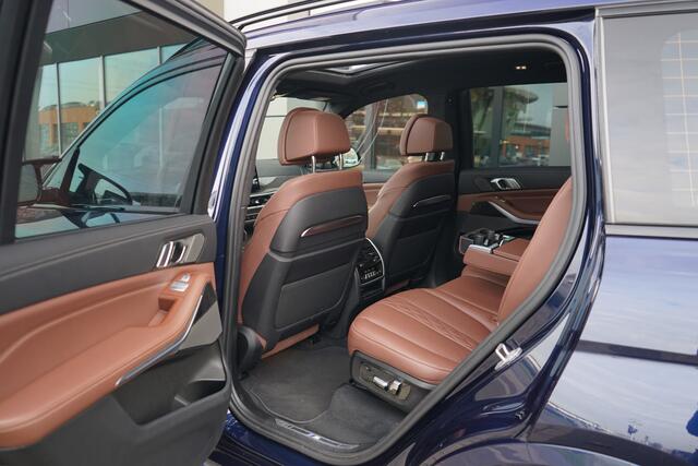 BMW X7 M60i xDrive 7 p. | Harman/Kardon | Stoel ventilatie | Head-up display |