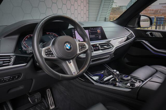 BMW X7 xDrive40i High Executive | 7 ZITS | SKYLOUNGE | ADAPTIVE | LASERLIGHTS | NAPA LEER | TREKHAAK | STOEL & STUURVERWARMING | PRIVACY GLAS | HEAD UP | 360 CAMERA | HARMON & KARDON | SUEDE HEMEL | COMFORT STOELEN | CRYSTAL | SOFTCLOSE |