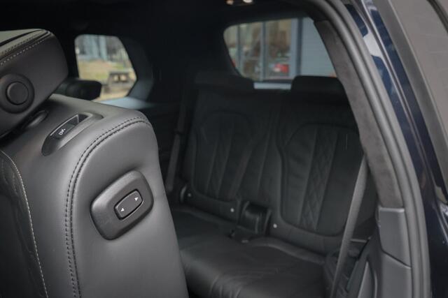 BMW X7 xDrive40i High Executive | 7 ZITS | SKYLOUNGE | ADAPTIVE | LASERLIGHTS | NAPA LEER | TREKHAAK | STOEL & STUURVERWARMING | PRIVACY GLAS | HEAD UP | 360 CAMERA | HARMON & KARDON | SUEDE HEMEL | COMFORT STOELEN | CRYSTAL | SOFTCLOSE |