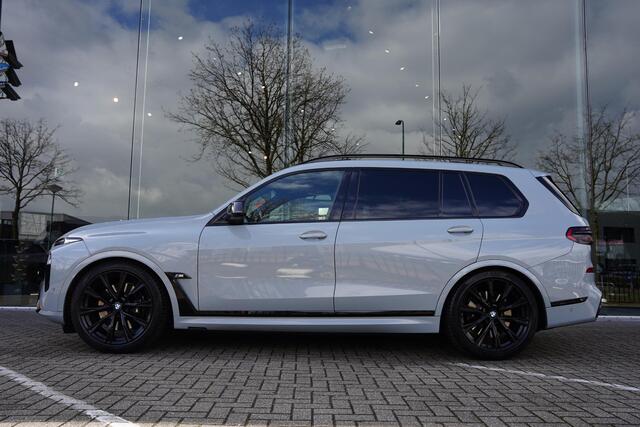 BMW X7 60 I X DRIVE 6 P / Individual / Sky Lounge / BTW