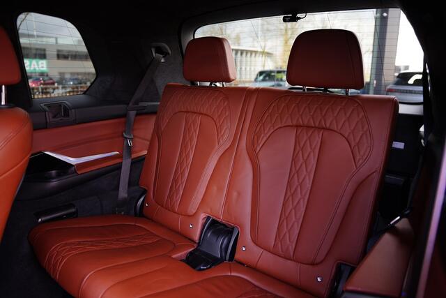 BMW X7 60 I X DRIVE 6 P / Individual / Sky Lounge / BTW