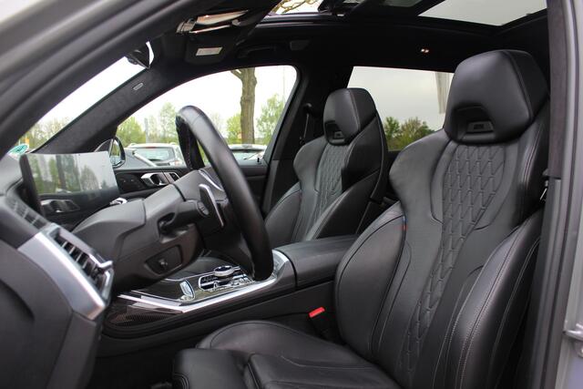BMW X7 M60i xDrive 6p. / BTW / Full PPF / NL Auto! / Full option! / Trekhaak / Panoramadak / 360Camera / Head-up / Luxe Leder / Skylounge / Bowers & Wilkens / 23'' / Softclose / Luchtvering / Carbon intr. / Stoelve