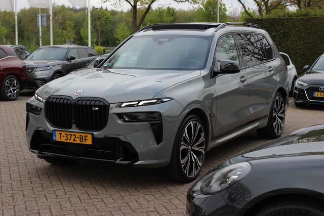 BMW X7 M60i xDrive 6p. / BTW / Full PPF / NL Auto! / Full option! / Trekhaak / Panoramadak / 360Camera / Head-up / Luxe Leder / Skylounge / Bowers & Wilkens / 23'' / Softclose / Luchtvering / Carbon intr. / Stoelve