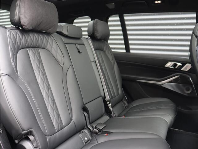 BMW X7 xDrive40i | M Sportpakket Pro | Bowers & Wilkins | Soft-Close | Panoramdak Sky Lounge | Iconic Glow kristalkoplampen
