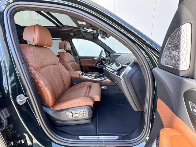 BMW X7 xDrive40i M-Sport / 23 inch / Trekhaak / Driving Assistant Prof / Stoelverwarming op alle stoelen / Zonneschermen / Parking Assistant Prof / 7 zitplaatsen