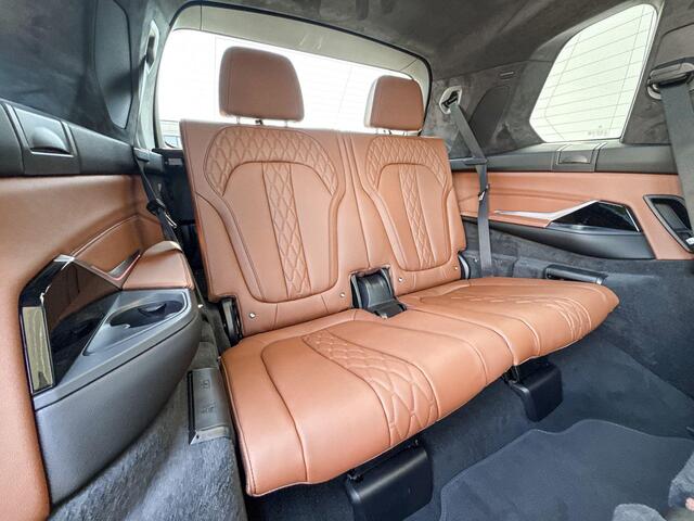 BMW X7 xDrive40i M-Sport / 23 inch / Trekhaak / Driving Assistant Prof / Stoelverwarming op alle stoelen / Zonneschermen / Parking Assistant Prof / 7 zitplaatsen